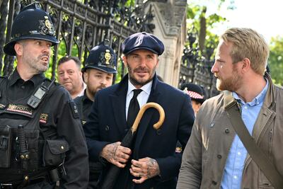 David Beckham sale del Westminster Hall, en el Palacio de Westminster donde formó parte del público que dio su despedida a la reina Isabel II.