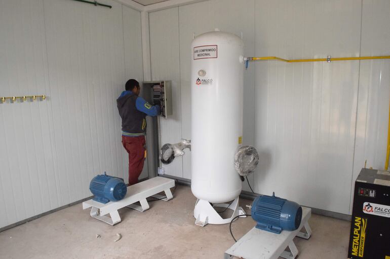 El hospital de contingencia para UTI del IPS tendrá su propia planta de oxígeno, con una capacidad de producción de 40 metros cúbicos por minuto de oxígeno medicinal, según precisó la directora del centro asistencial, Dra. Beatriz León.