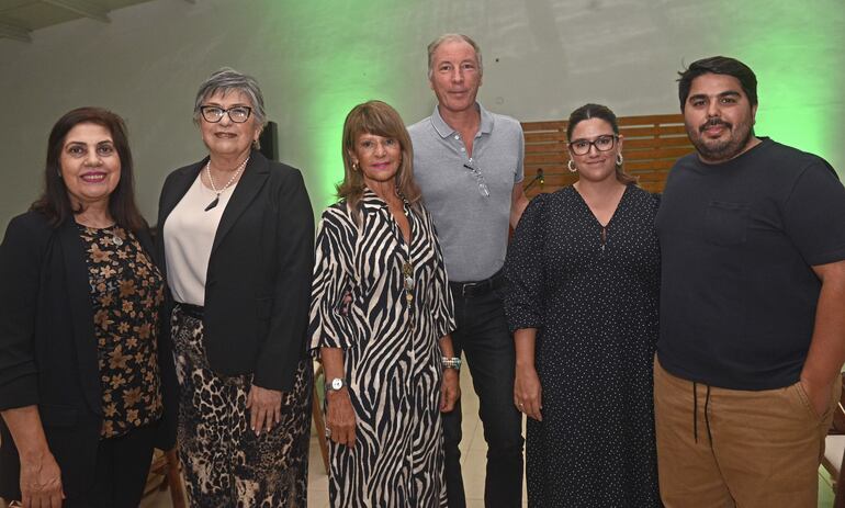 María Cristina Pappalardo, Blanca Gorostiaga, Diana Fadlala, Jorge Zemin, Gabriela Lahaye y Bruno Pappalardo.
