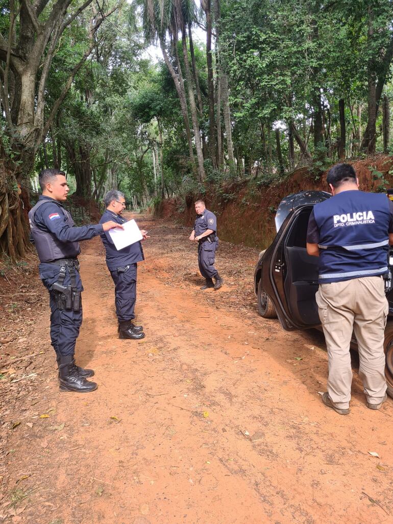 Toyota Vitz, abandonado por los delincuentes. (gentileza).