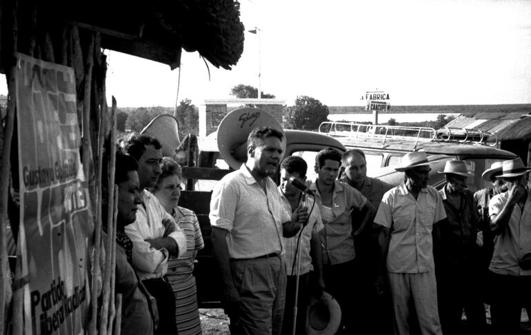 Referentes del Partido Liberal Radical en Zeballos Cue en 1968.