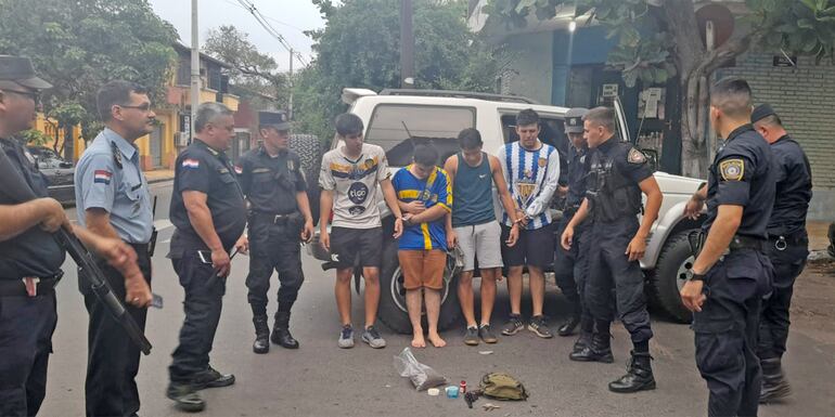 El procedimiento fue ejecutado por policías del departamento de Prevención y Seguridad y de las comisarías 1ª, 2ª y 22ª de Asunción.