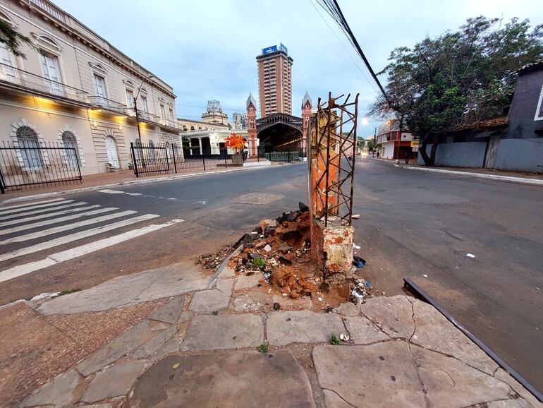 Zona considerada "roja" por la inseguridad, además de la falta de cuidados en las veredas.