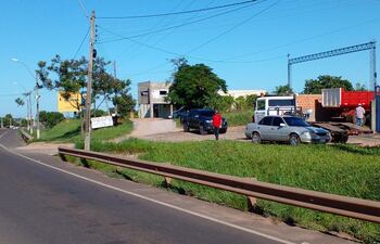 Unos 10 camioneros están acampados al costado de la ruta PY03 del km 151 de San Estanislao.