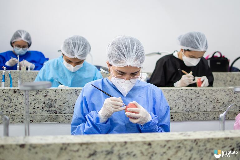 Este año habrá varios cursos en el Instituto Superior de Odontología ECO.