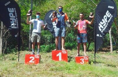 Podio de la categoría Pro, conformado por Ricardo Sánchez,  Davide Cavellini y Clever Tonetta.