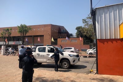 Según los testigos, la víctima, identificada como Pedro Daniel Gómez González, aguardaba en la sala de espera del local.