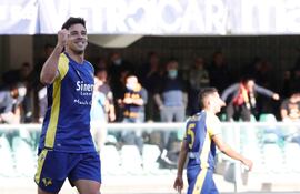 Simeone marcó los cuatro goles del Hellas Verona.