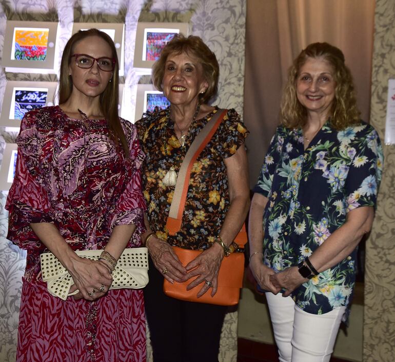Giovanna Pederzani, Ana María Rodríguez de Pederzani y María Pederzani.
