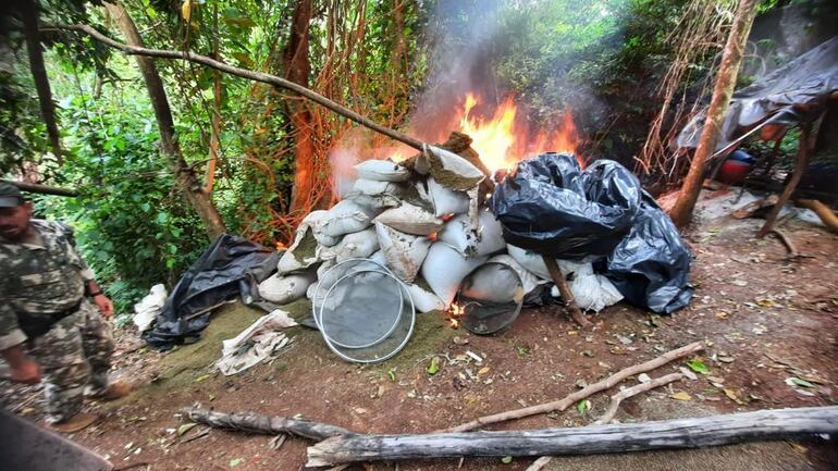 Incineración de la marihuana hallada.