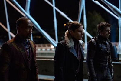 Anthony Mackie, Daniel Brühl y Sebastian Stan en "Falcon y el Soldado del Invierno".