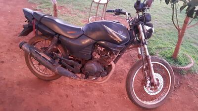 La motocicleta incautada durante el allanamiento en Naranjal.