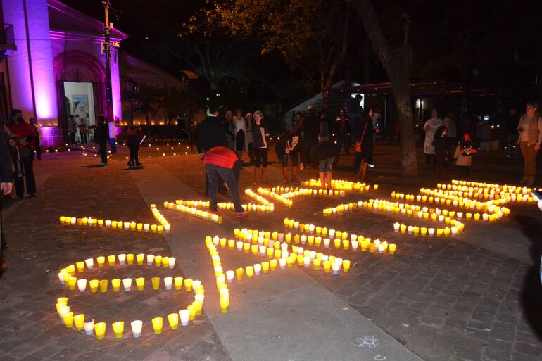 Luminaria en la explanada de la Catedral en honor al Santo Patrono San Juan Bautista. Es una iniciativa de la familia de Enrique Capurro que cada año realiza con motivo de la fiesta patronal.