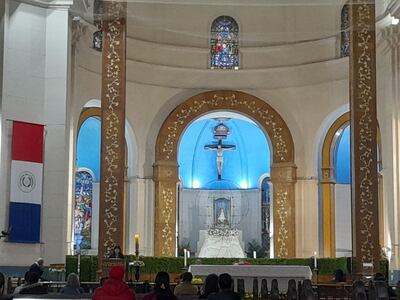 Los fieles católicos que participaron de la celebración de la misa degustaron también la chipa y los rosarios de maní.