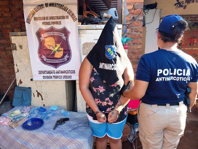 Paola Elizabeth Silguero Frutos (27) también fue capturada.