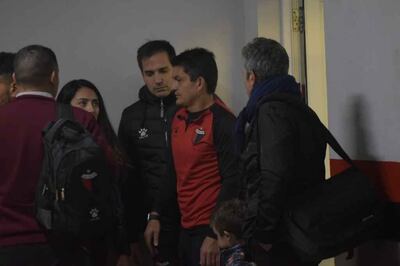 Luis Rodríguez, dejando el estadio de Estudiantes de La Plata.
