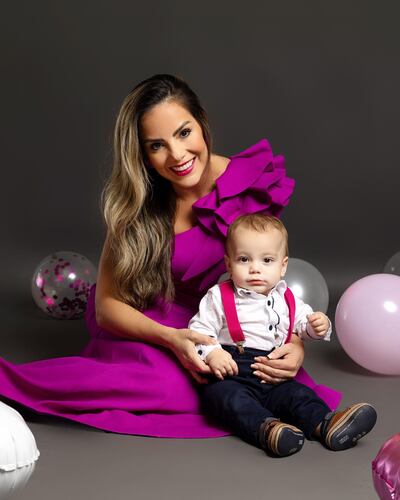 Bella postal de madre e hijo. Maga Páez y el cumpleañero Baltasar.