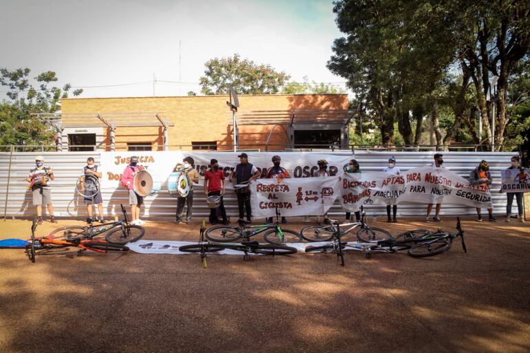 Los ciclistas volvieron a exigir justicia para Óscar Rubén Martínez.