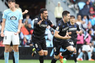 El defensa de la Real Sociedad Zubeldia (d) celebra su gol ante el Celta de Vigo, el segundo del equipo, durante el partido de la jornada 9 de LaLiga Santander celebrado este domingo en el estadio Balaídos de Vigo.