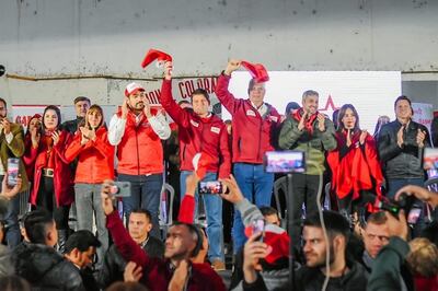 Mario Abdo Benítez (c) asistió a un mitin de Fuerza Republicana en la Seccional N° 1 de Capital.