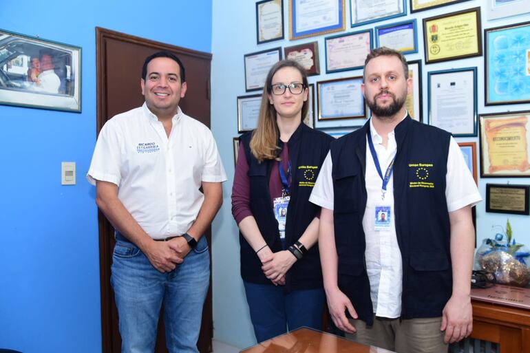Observadores de la Unión Europea visitaron al candidato de gobernador de Central.