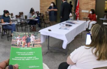 Tras la interpelación a la ministra Teresa Martínez se reinició el proceso de diálogo para la elaboración del Plan de Niñez y Adolescencia.