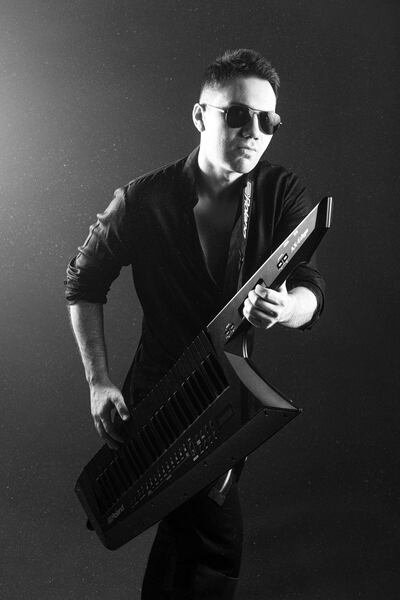 El artista paraguayo Adrián Benegas lanzó nueva música.