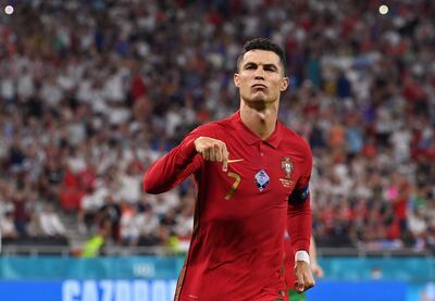 Cristiano Ronaldo marcó ayer dos goles contra Francia y estableció nuevos récords