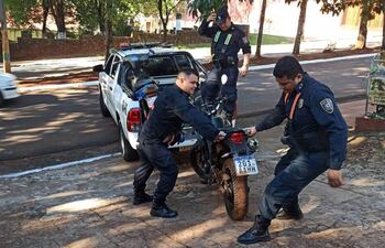 Las motocicletas recuperadas fueron trasladadas a la comisaría jurisdiccional.