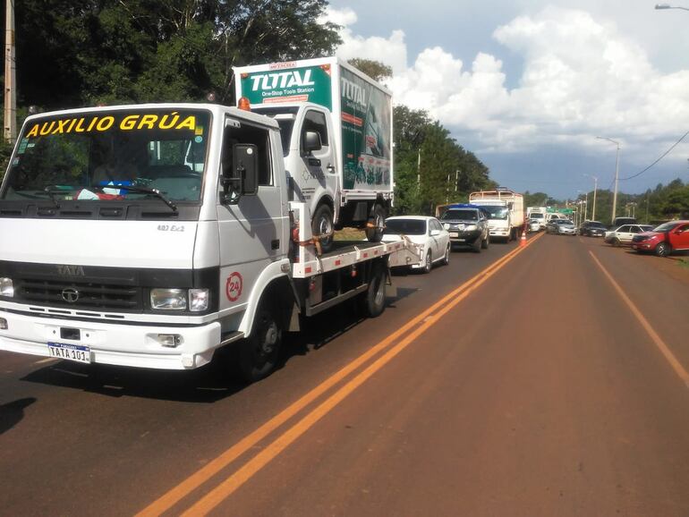 El cierre se hace media hora a la mañana y media hora por la tarde.