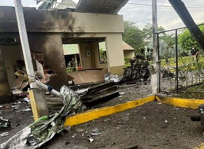 Fotografía cedida hoy por el Ejército Nacional de Colombia que muestra los destrozos causados por una explosión en el Batallón de Infantería N.21 Batalla Pantano de Vargas, ubicado en el municipio de Granada, departamento del Meta (Colombia).