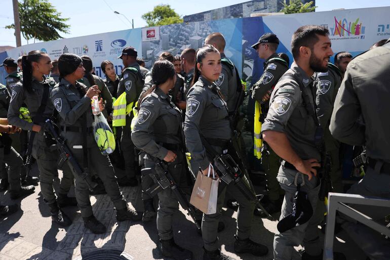 Policías reunidos en Jerusalén ante la llegada del presidente estadounidense Joe Biden a Israel.
