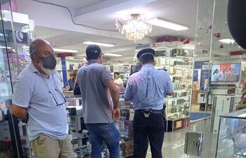 El brasileño fue conducido hasta este local donde supuestamente lo estafaron.