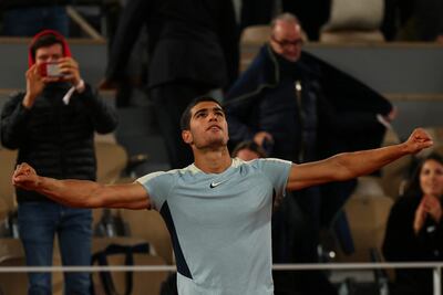 Alcaraz se convierte en el tenista más joven que llega a cuartos de Roland Garros desde 1993.