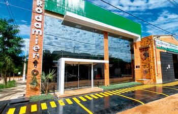 Vista de la fachada de la empresa Mrodamientos.