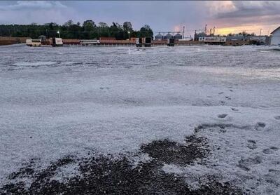 Los granizos cubrieron la totalidad del suelo en J. Eulogio Estigarribia
