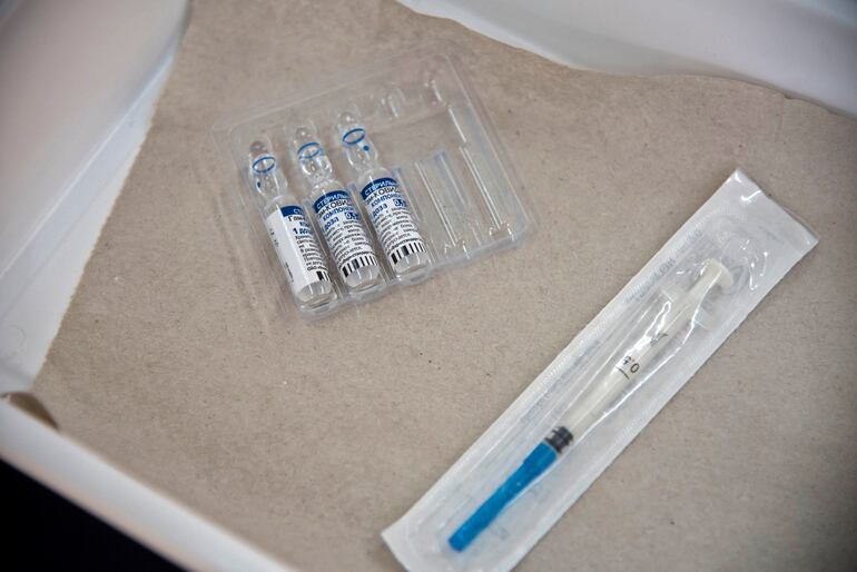 Dosis de la vacuna Sputnik V contra la covid-19 en un centro de vacunación en Rosario, Argentina.