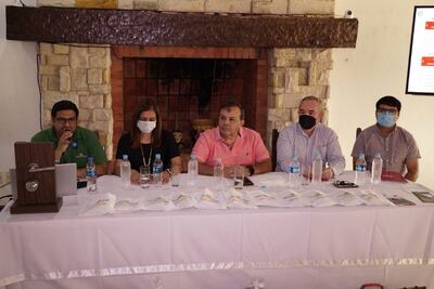 Ing. Gustavo Samaniego (centro), presidente de Copacons, en compañía de representantes de Aseguradora Tajy y Prosegur.