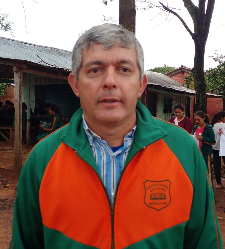 
El director de las dos instituciones, profesor Julián Lesme, pide que el MEC actúe conforme a esta  situación.