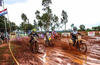 Pese a las condiciones complicadas de la pista a consecuencia de las lluvias del fin de semana, los competidores se esmeraron por buscar el triunfo en cada categoría.
