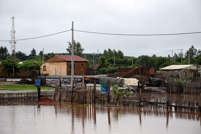 Una olería quedó inundada tras el desborde del Capiibary. 