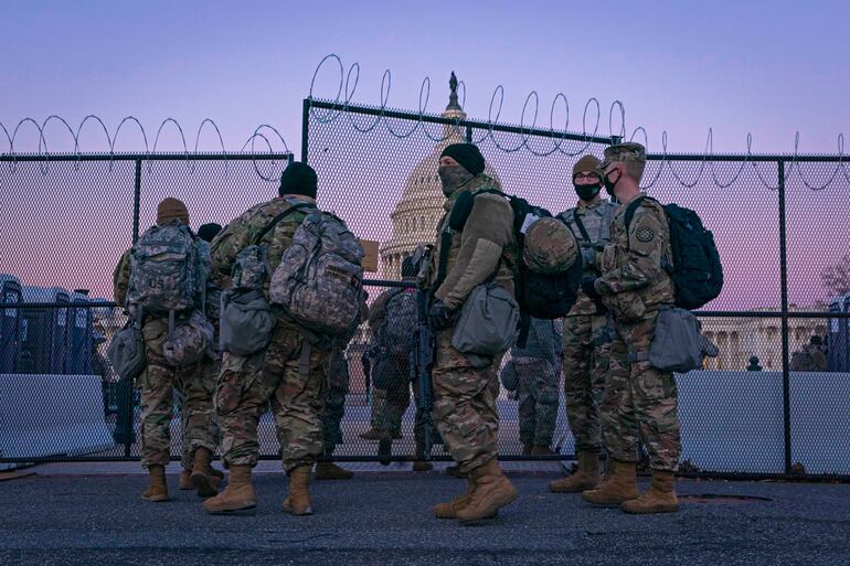 Miembros de la Guardia Nacional estadounidense en los alrededores del Capitolio de Washington, el pasado lunes.