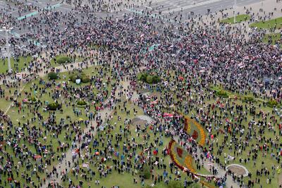 Manifestantes de la oposición bielorrusa reunidos en protesta contra el presidente Alexander Lukashenko.