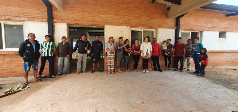 Vecinos se manifestaron frente a la obra paralizada de la USF del barrio Don Bosco.