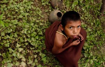 Imagen de la película "EAMI", de Paz Encina, que se adentra en la pérdida del hogar de los Ayoreo Totobiegosode.