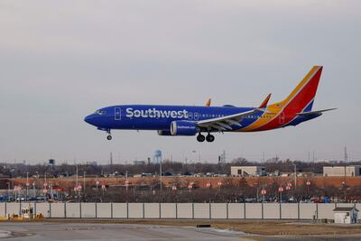 Un avión de la aerolínea norteamericana Southwest aterriza en el aeropuerto internacional de Chicago Midway en Illinois, Estados Unidos.