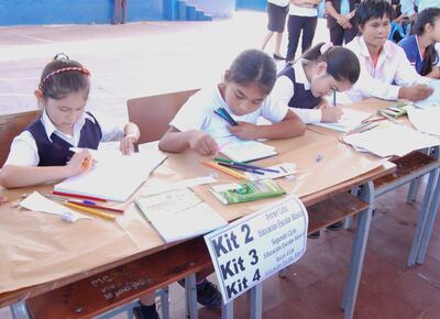 Parte del apoyo que podría brindar la Unión Europea sería destinado a la compra de distintos kits, entre ellos, escolares y alimenticios.