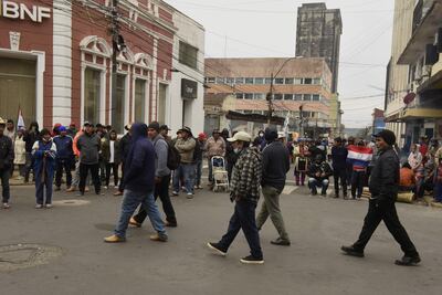 Campesinos movilizados en el microcentro de Asunción, este jueves.