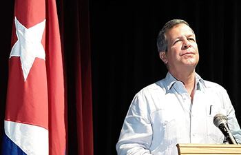 El general cubano Luis Alberto Rodríguez López-Calleja, ex yerno de Raúl Castro y presidente del poderoso conglomerado militar GAESA, murió este viernes en La Habana de un paro cardiorrespiratorio a los 62 años, informó el diario oficial Granma.