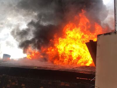 El incendio afectó rápidamente el inquilinato, afectando varias piezas con todos los enseres en su interior.